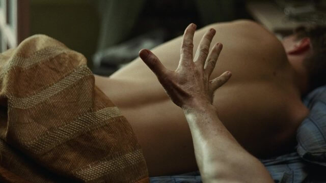 Queer, parla Luca Guadagnino: "C'è molto sperma nel film" - Queer film Luca Guadagnino - Gay.it