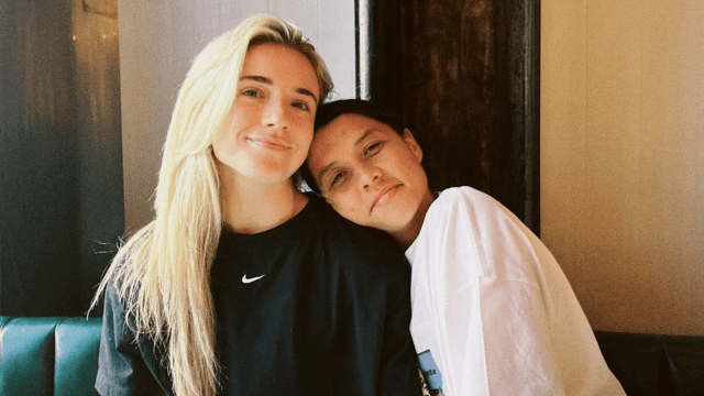 Le calcialtrici Sam Kerr e Kristie Mewis diventano mamme, pioggia di insulti omofobi - Sam Kerr e Kristie Mewis 5 - Gay.it
