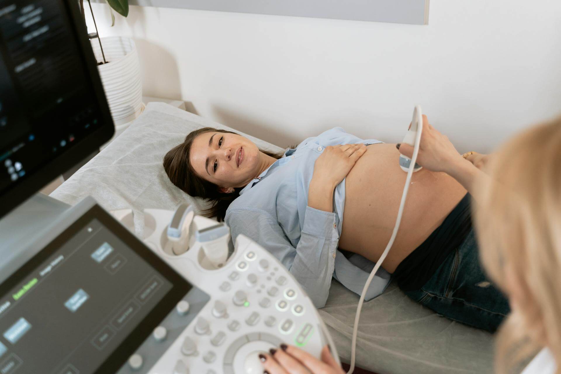 gestazione per altri e utero in affitto: differenze terminologiche
