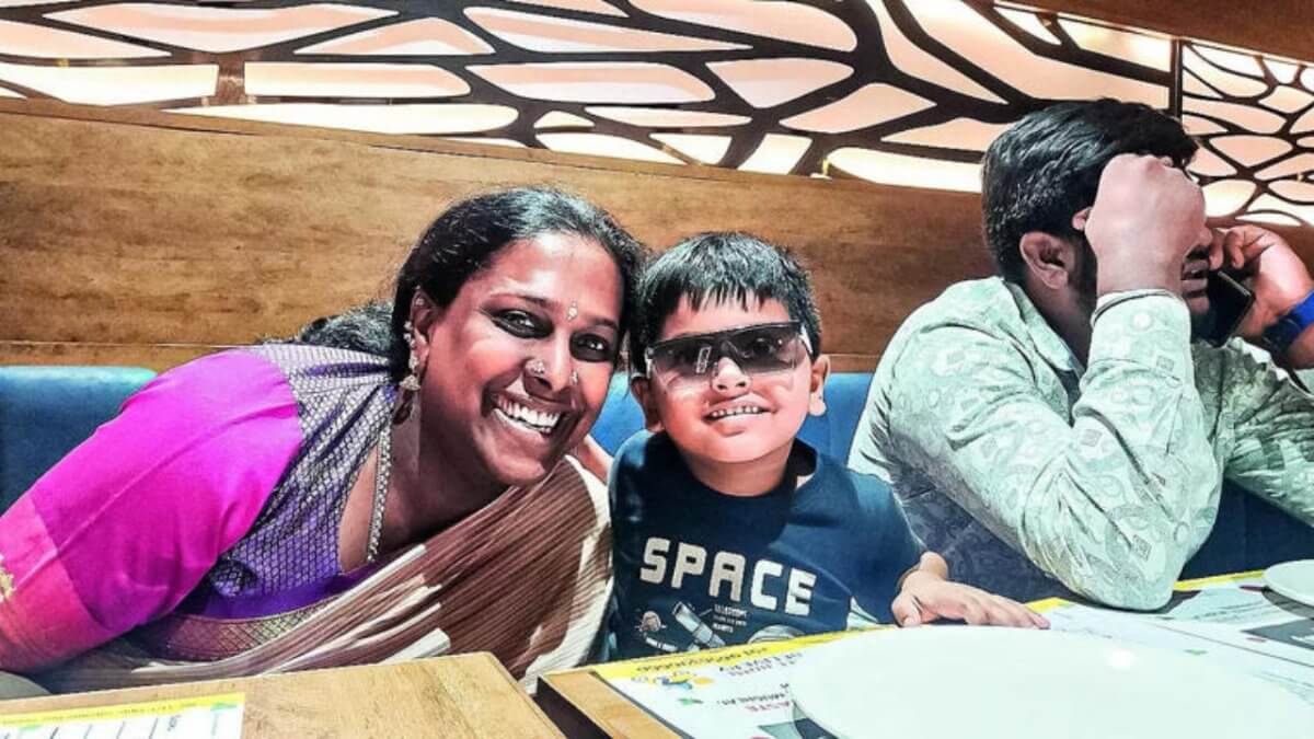 India, madre single e trans ottiene il passaporto per il figlio: “Dobbiamo lottare tutti i giorni”