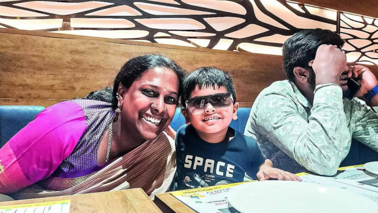 India, madre single e trans ottiene il passaporto per il figlio: “Dobbiamo lottare tutti i giorni”