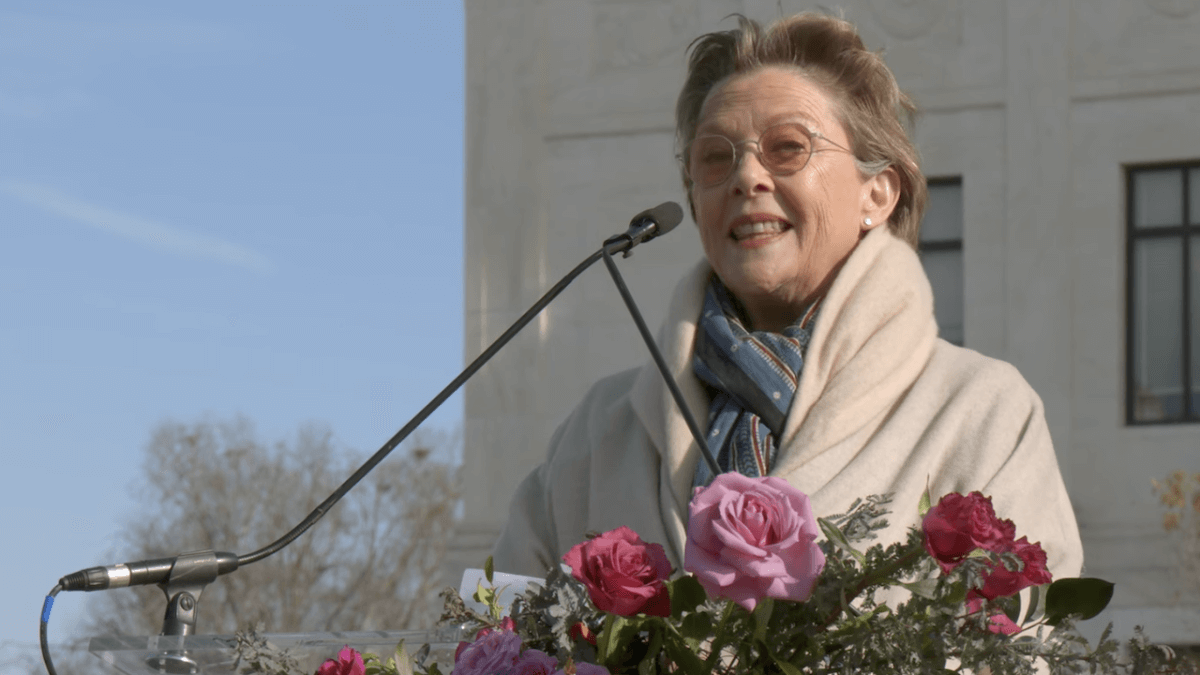 Annette Bening e il discorso a sostegno delle persone trans: “Vogliono solo vivere in libertà, amiamole” (VIDEO)