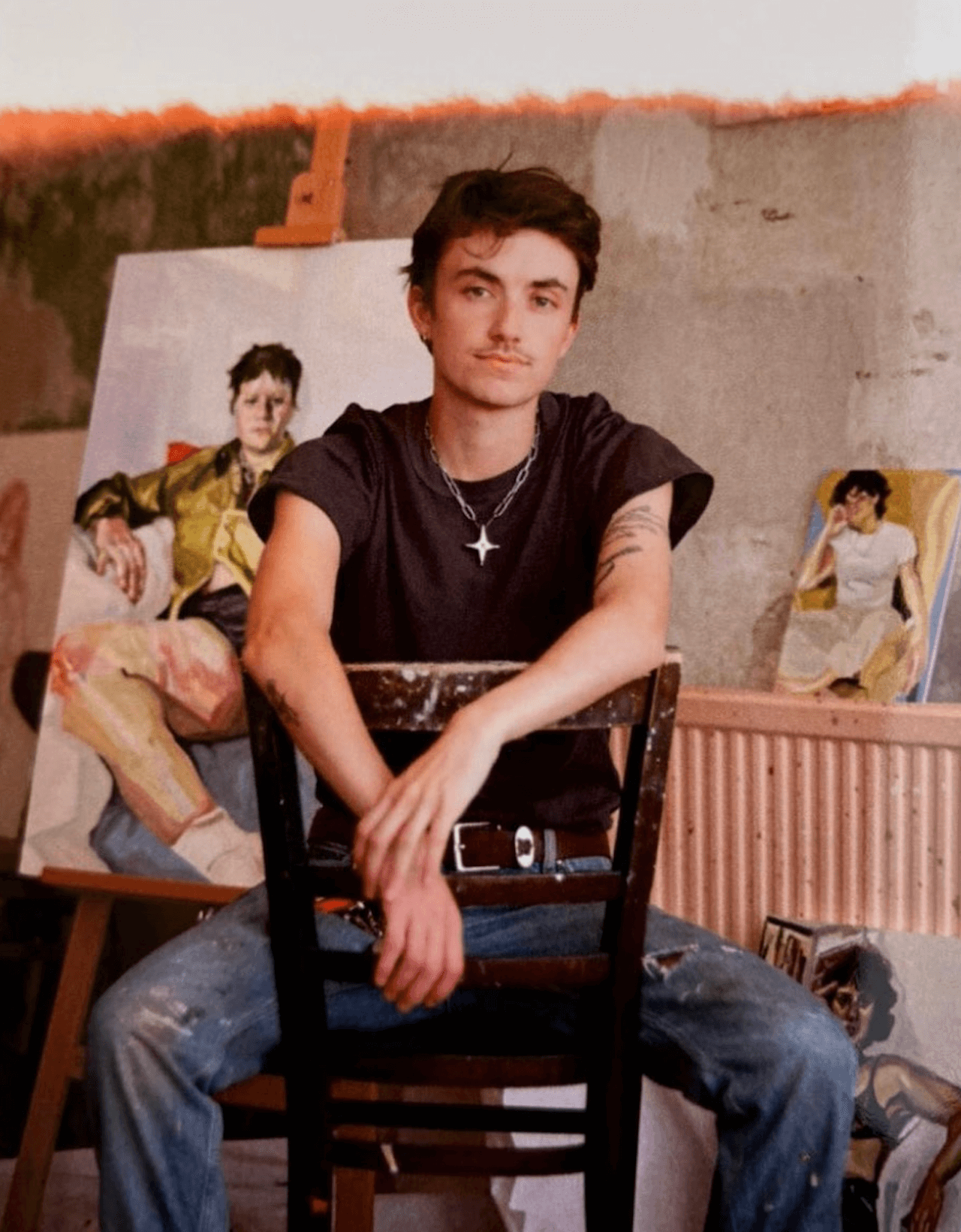 L'artista trans Brogan Bertie incoronato ritrattista dell'anno - Brogan Bertie artista - Gay.it