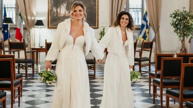 Chiara Foglietta, l'assessora di Torino ha sposato l'amata Sara Moiso: "Mano nella mano, sempre" - Chiara Foglietta lassessora di Torino ha sposato lamata Sara Moiso - Gay.it