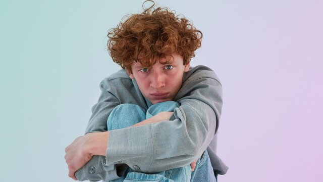 Le giovani persone trans che ricevono la terapia ormonale sostitutiva hanno meno tendenze suicide. Lo studio - Minor trans Bloccanti puberta regno Unito divieto - Gay.it