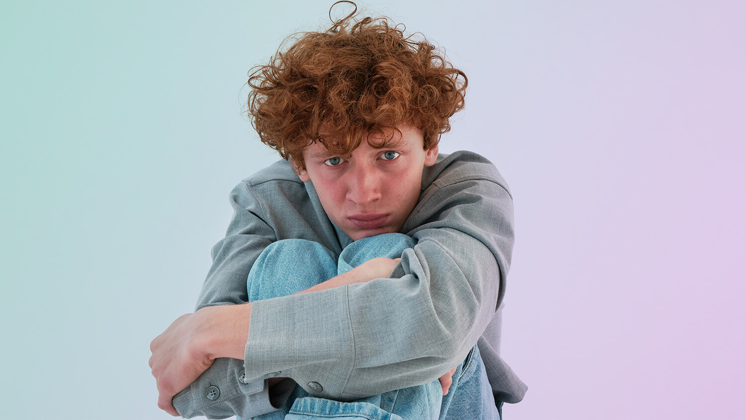 Genitori di adolescenti trans condannano il divieto ai bloccanti della pubertà: "Stanno distruggendo la vita dei nostri bambini" - Minor trans Bloccanti puberta regno Unito divieto - Gay.it
