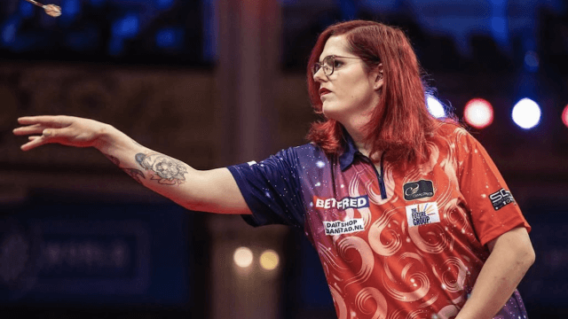 Chi è Noa-Lynn van Leuven, prima giocatrice trans di freccette a qualificarsi per i mondiali - Noa Lynn van Leuven - Gay.it