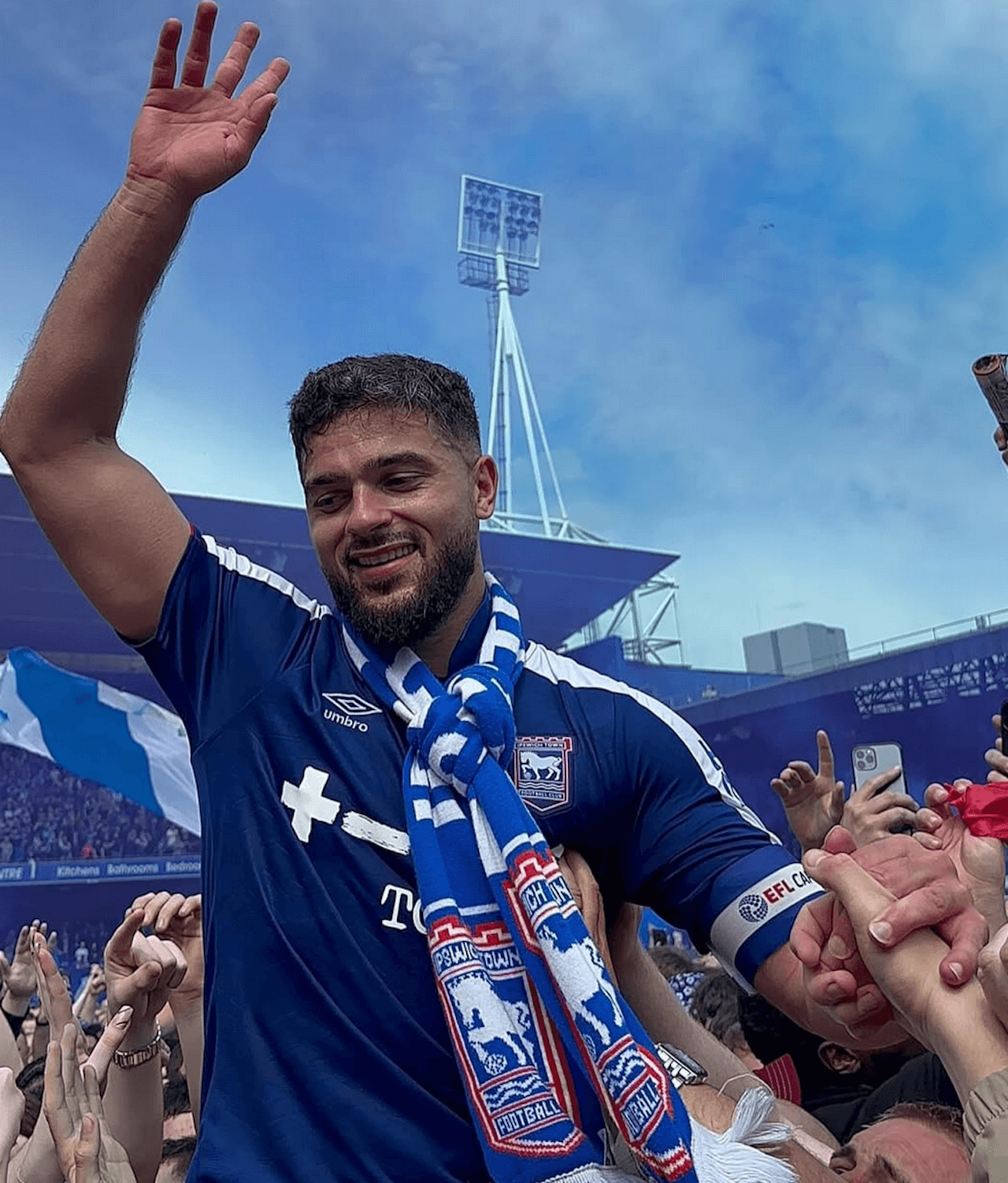 Sam Morsy, il capitano dell'Ipswich Town si è rifiutato di indossare la fascia rainbow "per motivi religiosi" - Sam Morsy il capitano dellIpswich Town - Gay.it