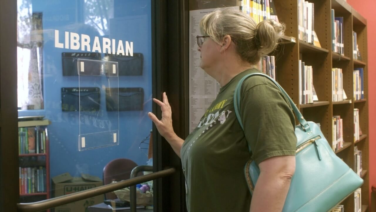 Sundance 2025, tutti i film LGBTQIA+ in cartellone. C'è anche Amanda Lear con un doc sull'identità trans - The Librarians Still2 1536x864 1 - Gay.it