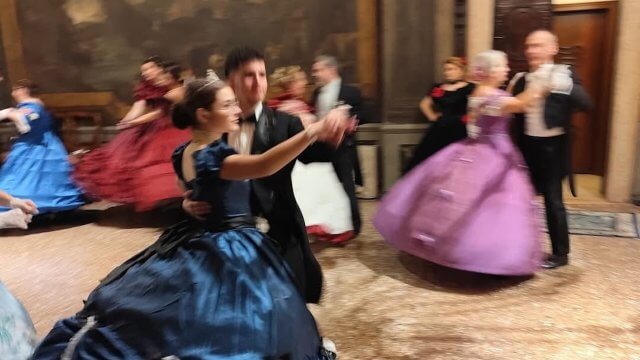 Venezia, un ballo per giovani studenti macchiato dal razzismo e dall'omofobia - Venezia un ballo per giovani studenti macchiato dal razzismo e dallomofobia - Gay.it