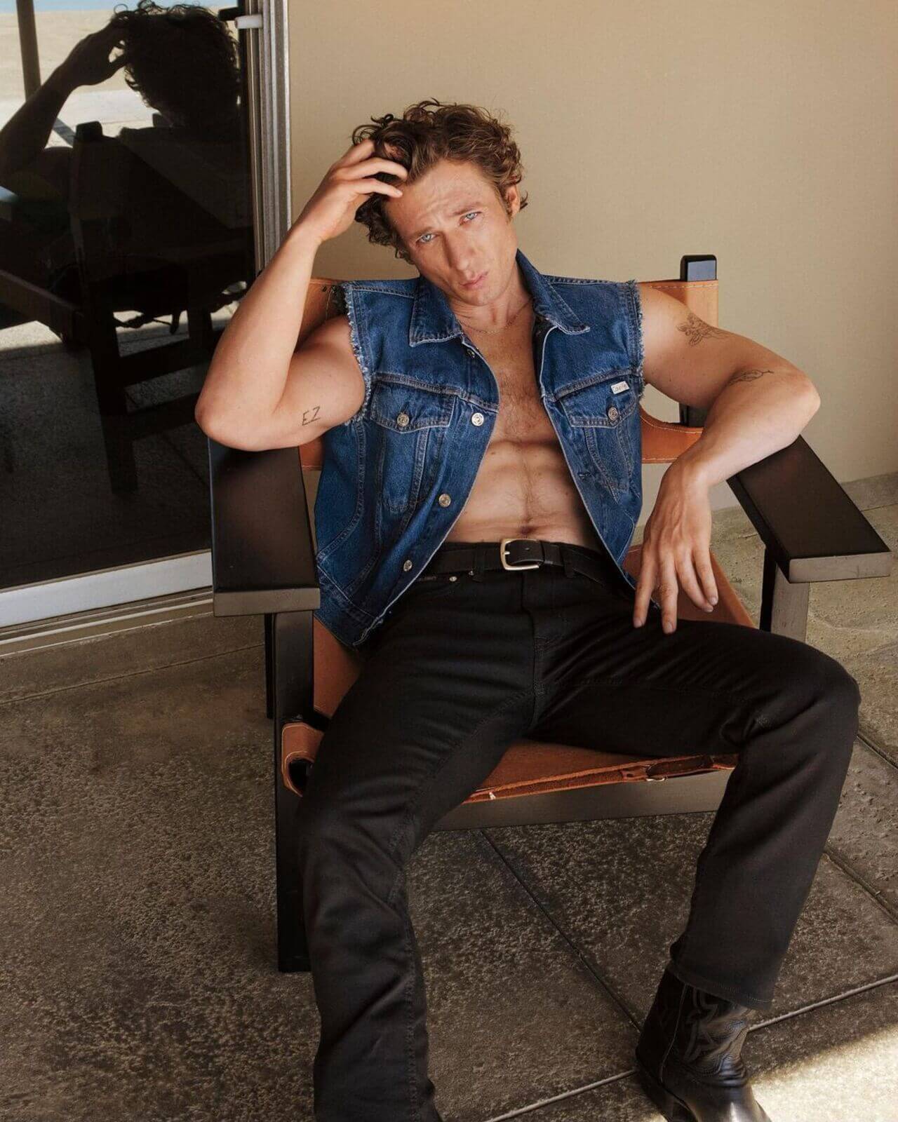 jeremy allen white, uomini più belli su grindr
