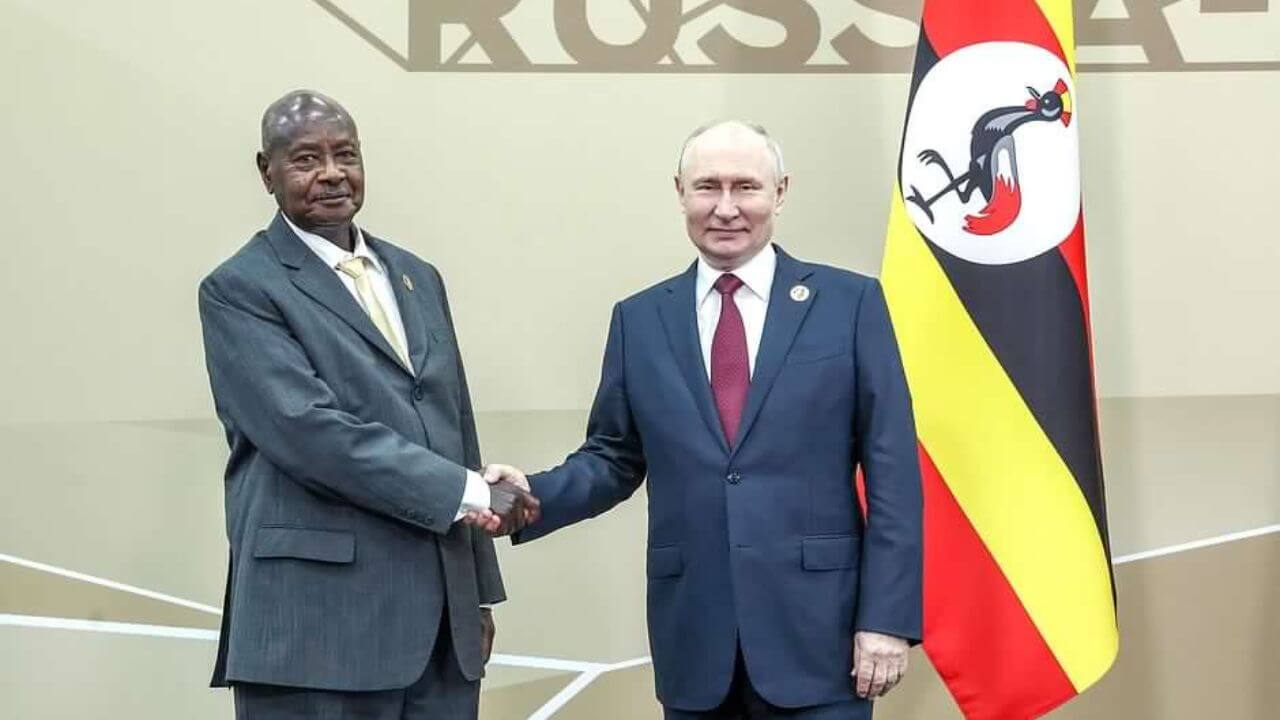 Uganda, stop ai finanziamenti occidentali dopo la legge anti-LGBTI, ma arrivano i soldi della Russia di Putin