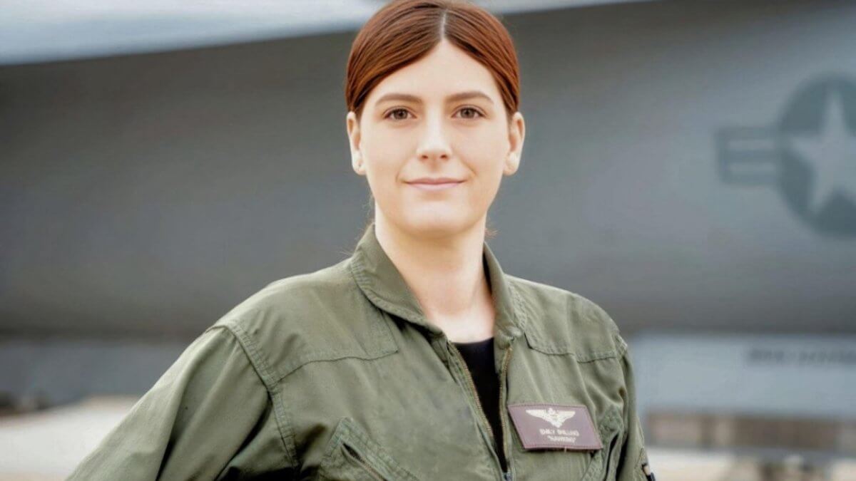 Emily Shilling, l’aviatrice trans che sbugiarda Trump: “Sono la prova vivente che siamo qualificatə per servire il nostro Paese”