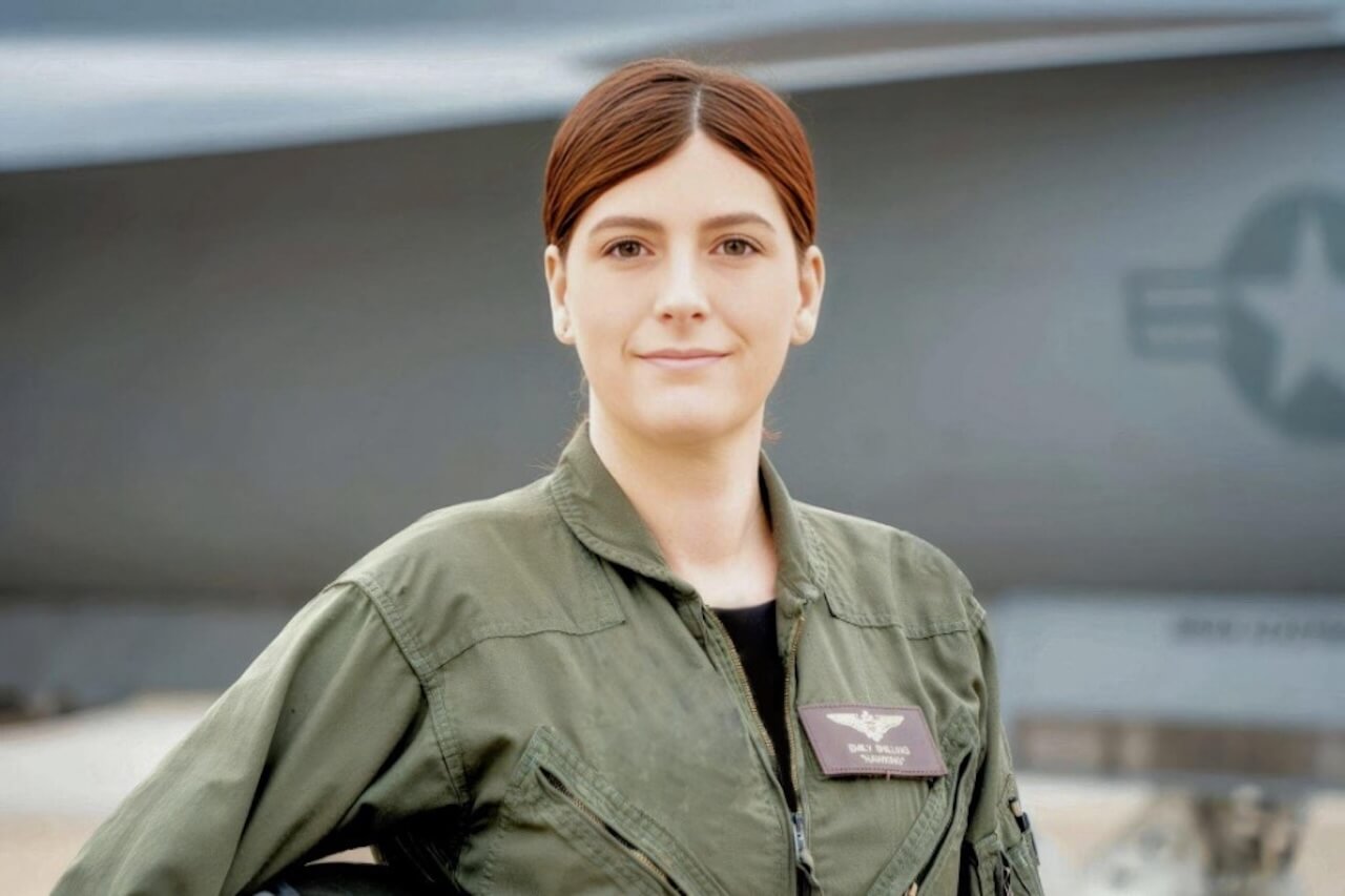 Emily Shilling, l’aviatrice trans che sbugiarda Trump: “Sono la prova vivente che siamo qualificatə per servire il nostro Paese”