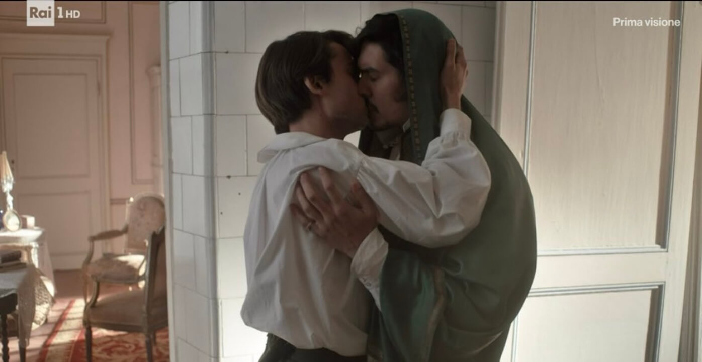 Giacomo Leopardi bacia Antonio Ranieri nella fiction Rai, il video - Leopardi bacio gay 1 - Gay.it