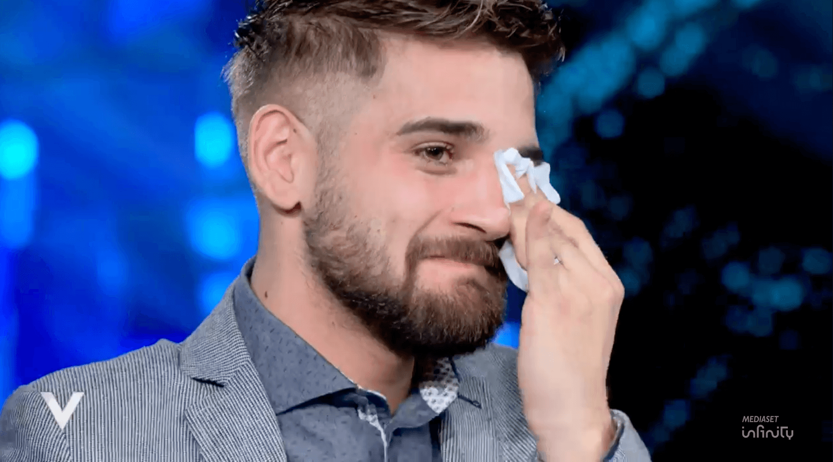 Stephano e Matteo a Verissimo dopo l'aggressione omofoba: "Insieme possiamo tutto, mai dimenticarci che ci amiamo" - Matteo Guadagnoli - Gay.it
