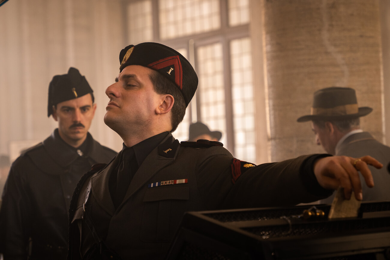 M, il Figlio del Secolo, la serie che racconta mirabilmente la nascita del fascismo con un Mussolini archetipo del maschilismo tossico