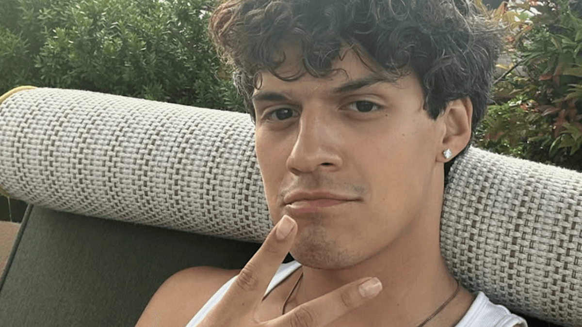 Omar Apollo perde follower IG dopo aver pubblicato un nudo da Queer: “Se siete omofobi non seguitemi”