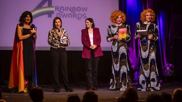 Elly Schlein, pioggia di insulti omofobi su TikTok: "Pagliaccia, fai schifo, speriamo vi spazzino via tutti" (VIDEO) - Rainbow Awards 2024 Elly Schlein - Gay.it