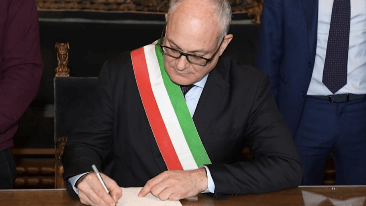 Roma, Gualtieri insiste: trascritto l’undicesimo certificato di nascita estero con due mamme (VIDEO)