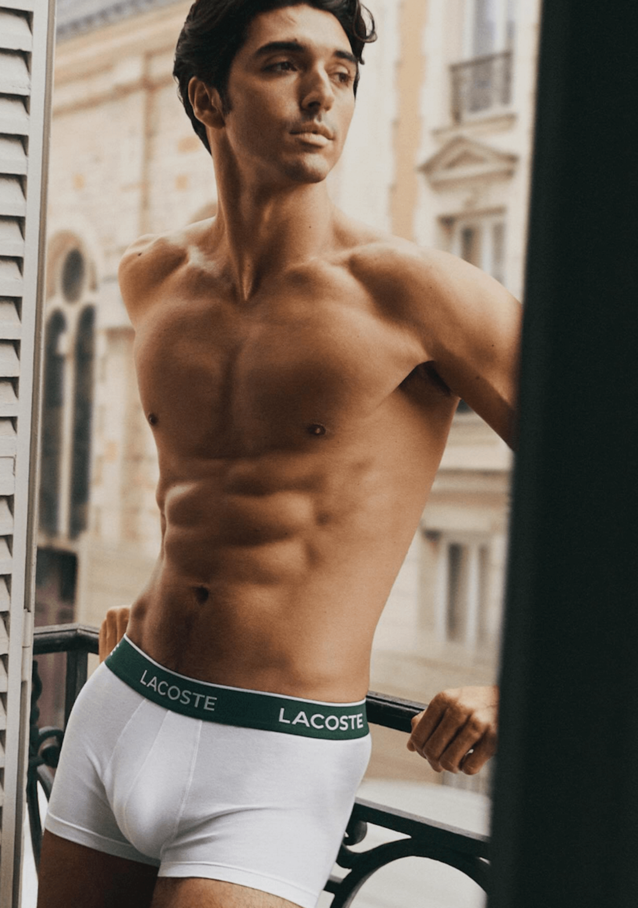 Taylor Zakhar Perez di Rosso, bianco & sangue blu in mutande fa impazzire tuttə (VIDEO) - Taylor Zakhar Perez in mutande per Lacoste 1 - Gay.it