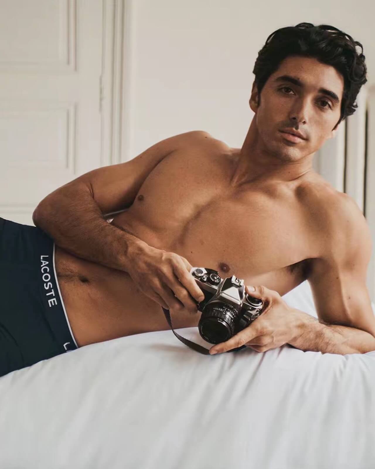 Taylor Zakhar Perez di Rosso, bianco & sangue blu in mutande fa impazzire tuttə (VIDEO) - Taylor Zakhar Perez in mutande per Lacoste 3 - Gay.it