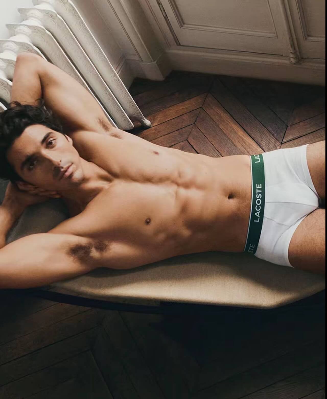 Taylor Zakhar Perez di Rosso, bianco & sangue blu in mutande fa impazzire tuttə (VIDEO) - Taylor Zakhar Perez in mutande per Lacoste 5 - Gay.it