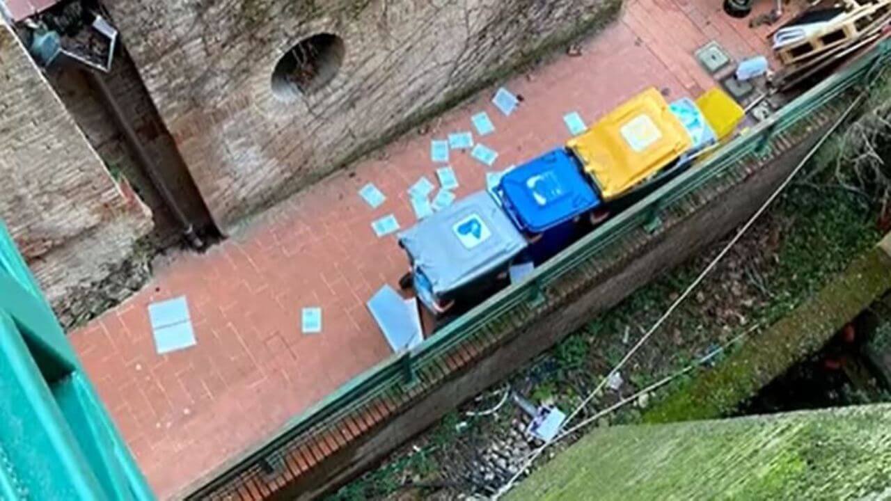 Bologna, vandalizzato il Cassero LGBT Center per la seconda volta in un mese: “Spazi liberi, via tutti i froc*” - bologna cassero lgbt center vandalizzato - Gay.it