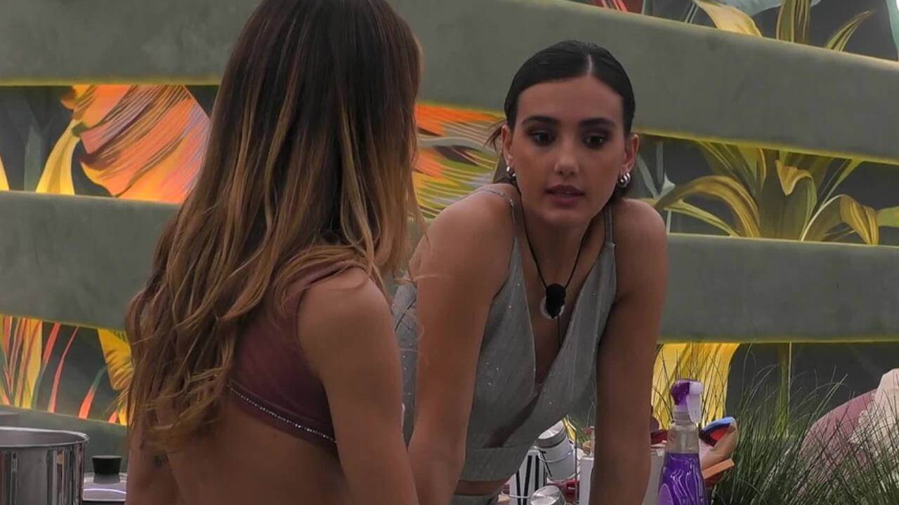Zeudi si dichiara ad Helena: “Il mio cuore mi porta da te” - zeudi e helena al gf - Gay.it