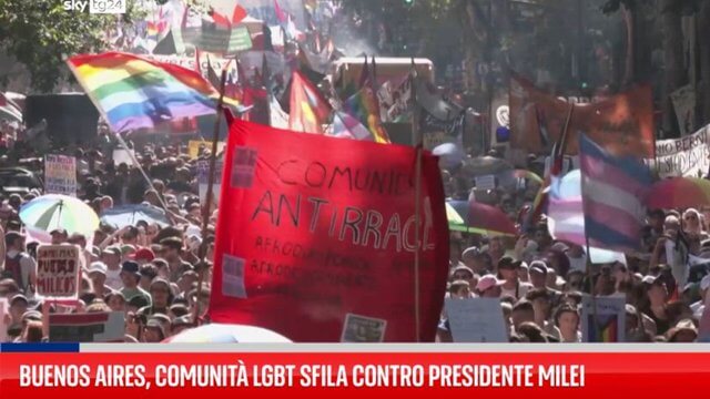 Argentina, le parole del presidente Milei su femminicidio e persone LGBTIAQ+ hanno generato un Pride immenso a Buenos Aires.