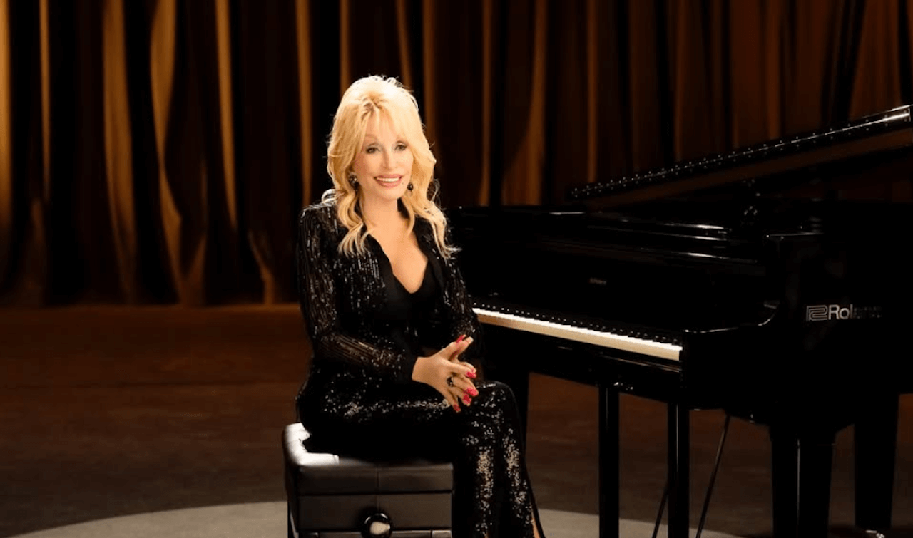 Come sta Dolly Parton? Niente Oscar e concerti, mentre una sua intervista sui diritti LGBTQIA+ diventa virale (VIDEO) - Dolly Parton - Gay.it