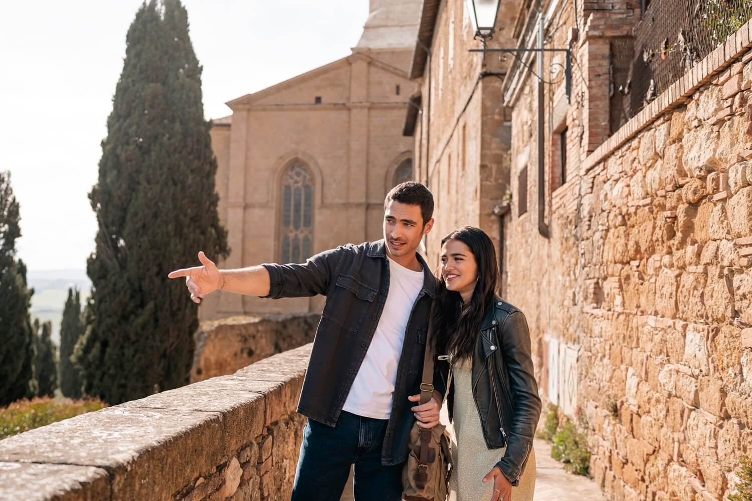 Giuseppe Futia e Maia Reficco in "La Dolce Villa" su Netflix