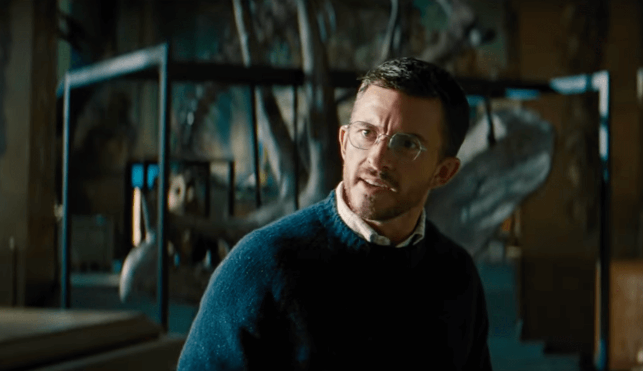Jurassic World: La Rinascita, ecco Jonathan Bailey nel primo trailer italiano (VIDEO) - Jonathan Bailey in Jurassic World - Gay.it