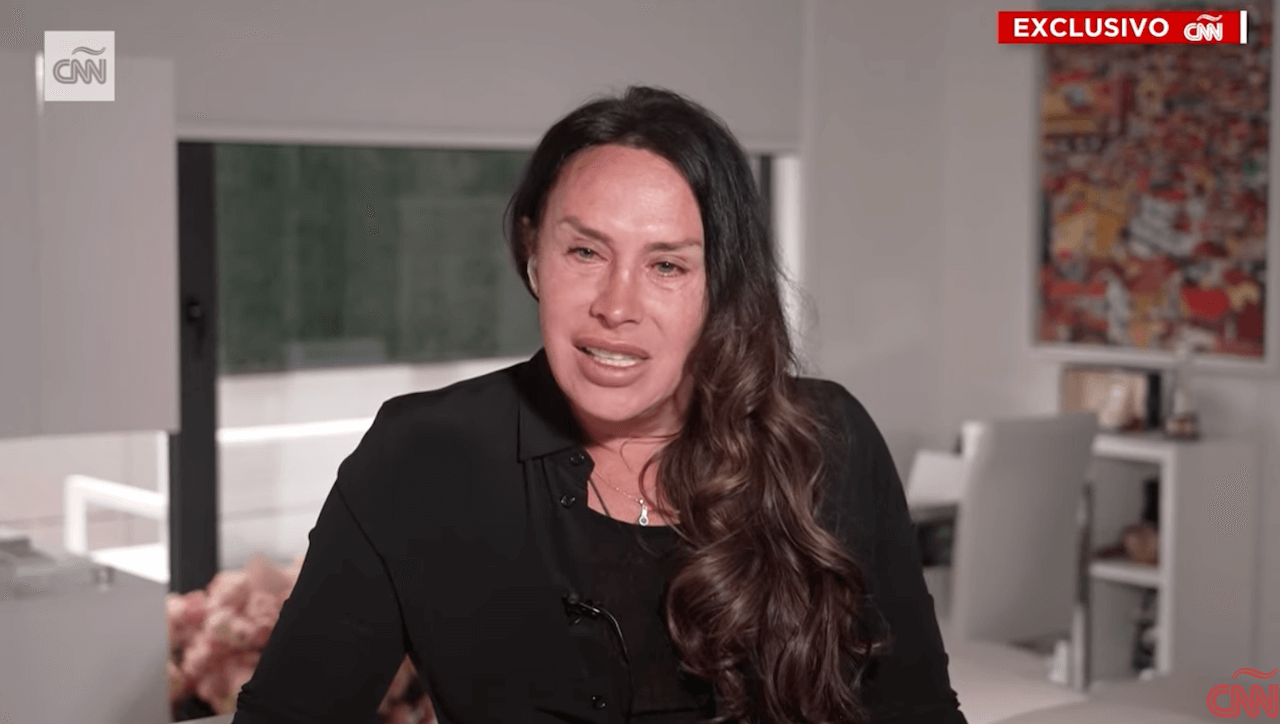 Karla Sofía Gascón in lacrime: “Hanno vinto loro, macchiando la mia esistenza. Non sono razzista” (VIDEO) - Karla Sofia Gascon alla CNN in lacrime - Gay.it
