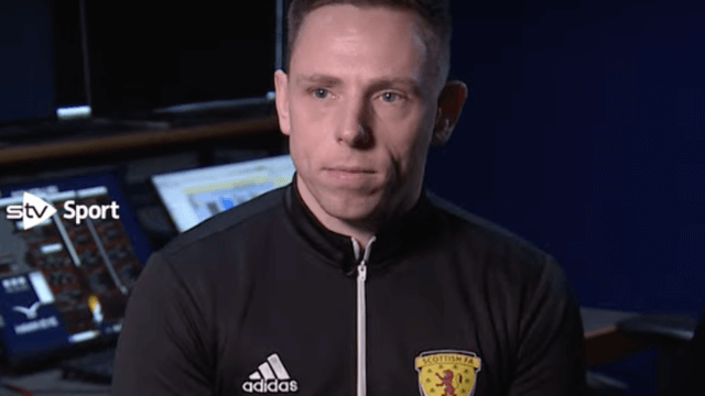 Lloyd Wilson, l'arbitro scozzese a 2 anni dal suo coming out: "Felice di averlo fatto, nonostante l'omofobia nel calcio" - Lloyd Wilson - Gay.it