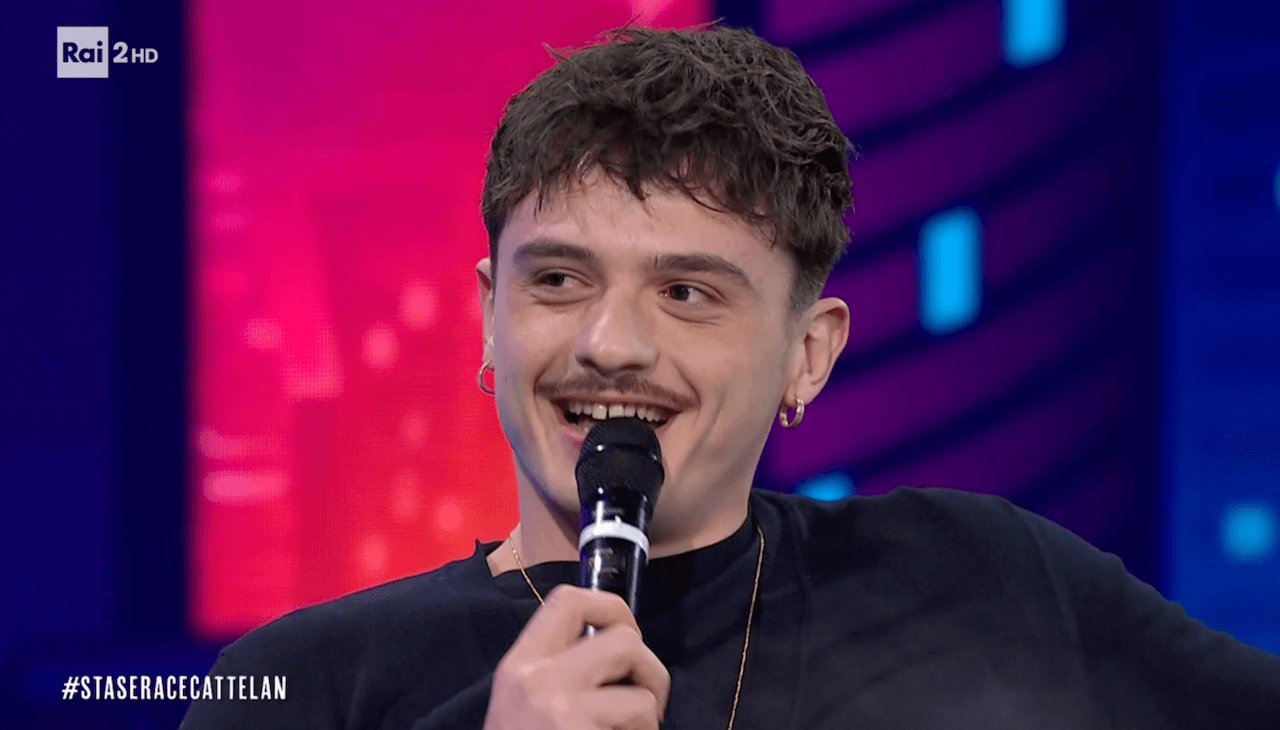 Perché Olly si fa fotografare in mutande: l'influenza di Blanco non passa inosservata (FOTO) - Olly allEurovision 2025 Si o no - Gay.it