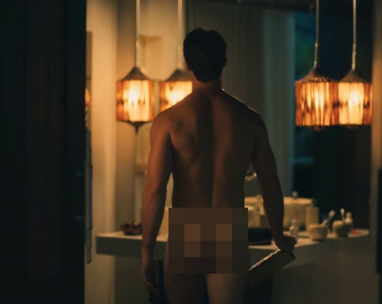 The White Lotus 3 a rischio incesto? Patrick Schwarzenegger nudo manda in tilt i social - Patrick Schwarzenegger nudo - Gay.it