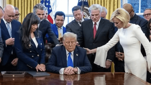 Paula White, chi è e cosa ha detto della comunità LGBT la teologa di Trump a capo dell'ufficio della Fede della Casa Bianca? - Paula White e Donald Trump - Gay.it