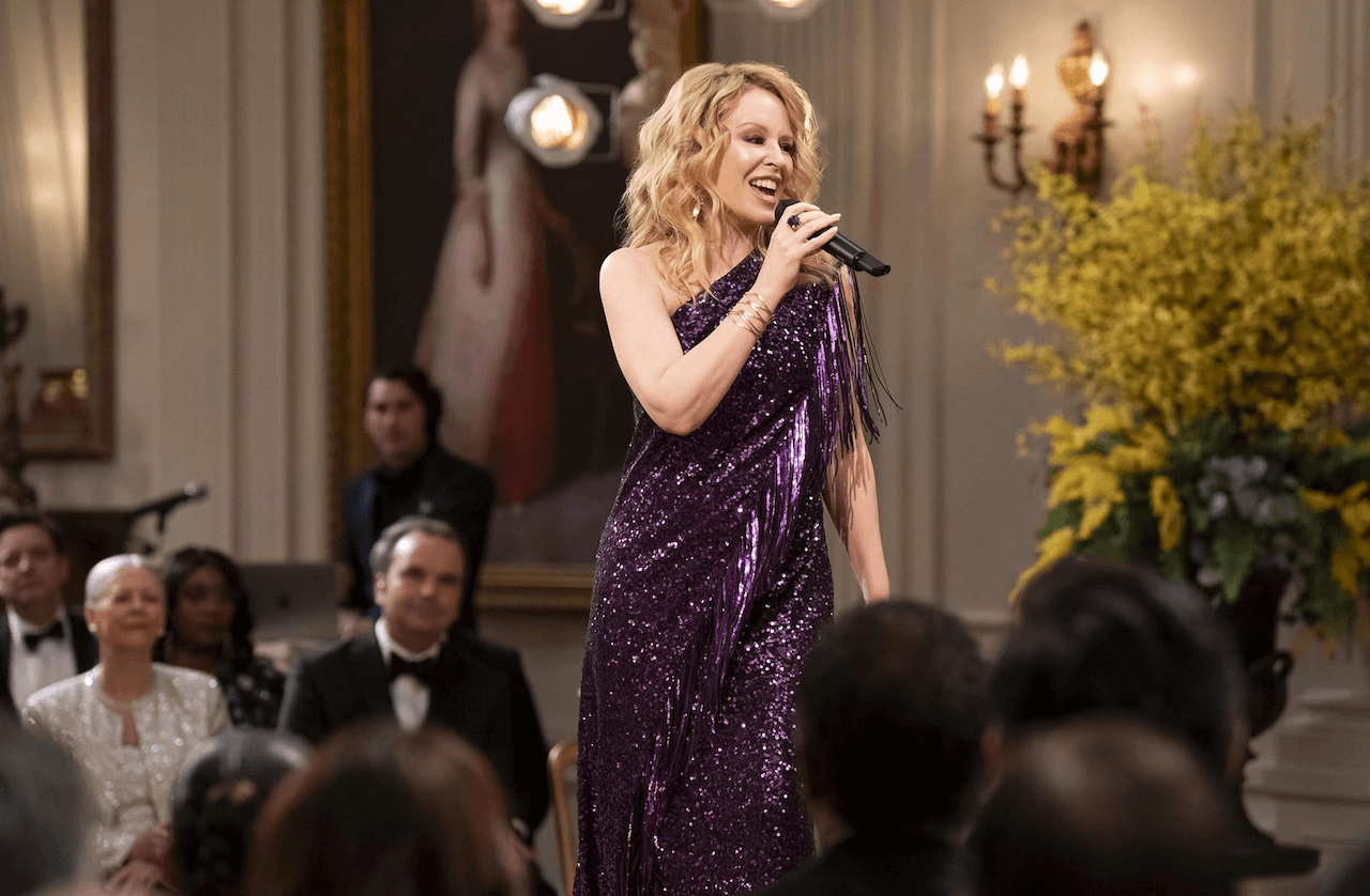 The Residence, c'è anche Kylie Minogue nella nuova serie di Shonda Rhimes. Il trailer italiano - The Residence Kylie Minogue - Gay.it