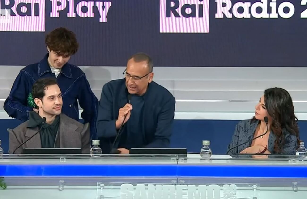 Mahmood, Settembre, Carlo Conti e Geppi Cucciari alla conferenza stampa della serata cover a Sanremo 2025