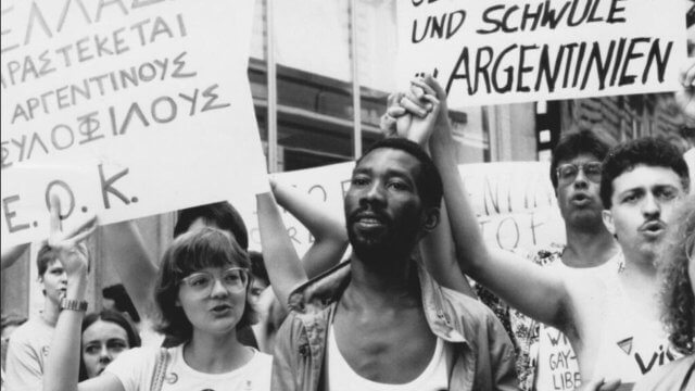 2.000 fotografie per riscoprire le radici dell'attivismo LGBTQIA+ europeo e globale: online l'ILGA e ILIS History Collection - ilga archivio fotografico nigel warner 1 - Gay.it