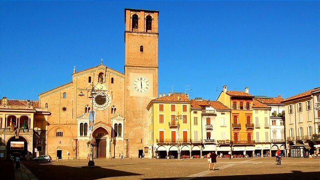 Lo sportello LGBTQIA+ si trova in p.zza Broletto a Lodi nello spazio URP e sarà aperto ogni primo sabato del mese
