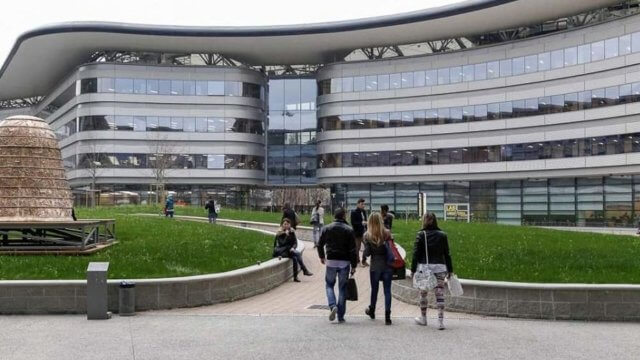 torino-svastiche-campus-einaudi