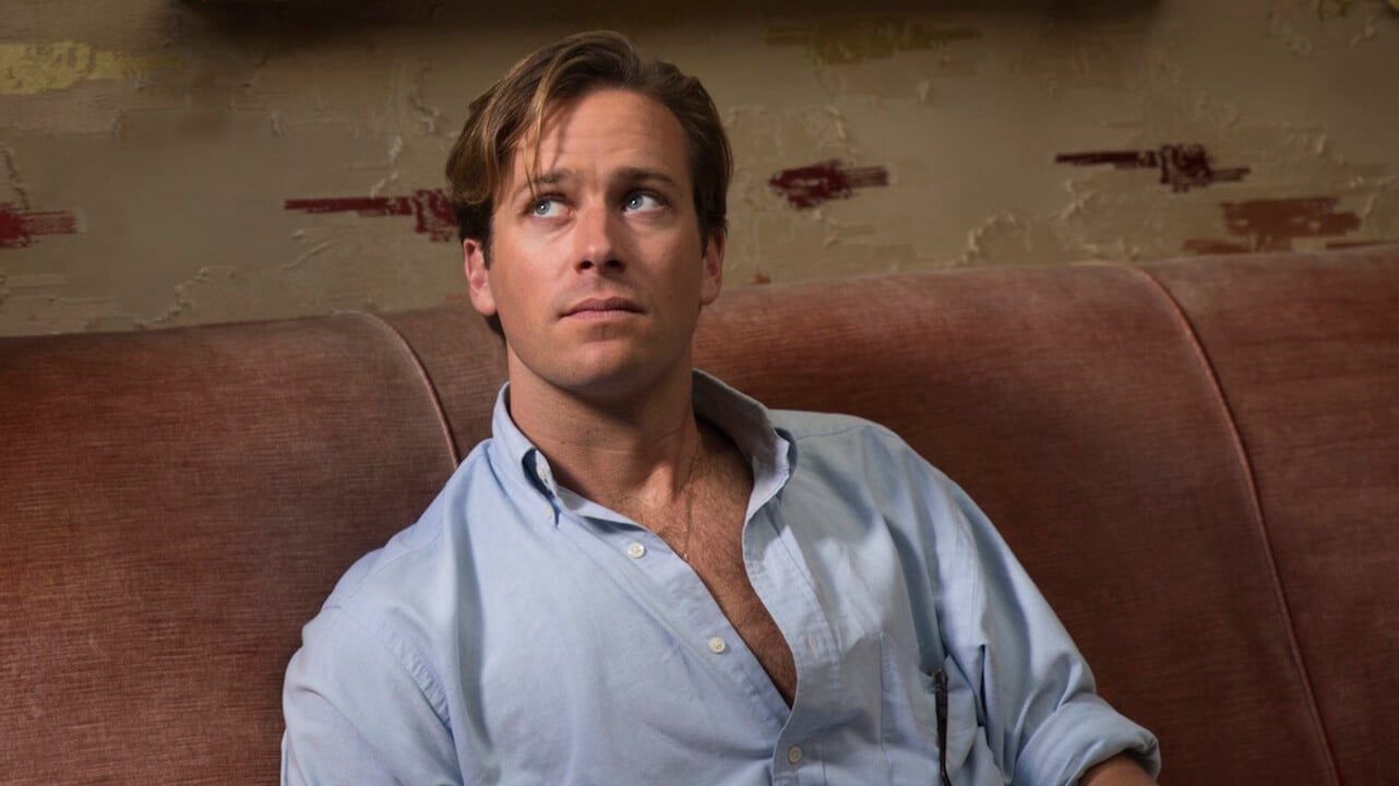 Armie Hammer confessa: “Ho rimorchiato un francese su Grindr, ci ho provato, ma nessuna erezione” (VIDEO)