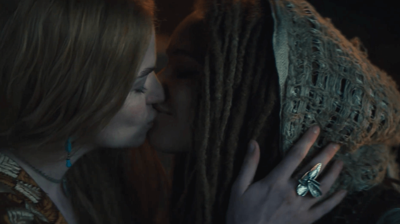 La ruota del tempo, un'inedita coppia lesbica nella 3a stagione della serie fantasy (VIDEO) - Aviendha and Elaynes First Kiss - Gay.it