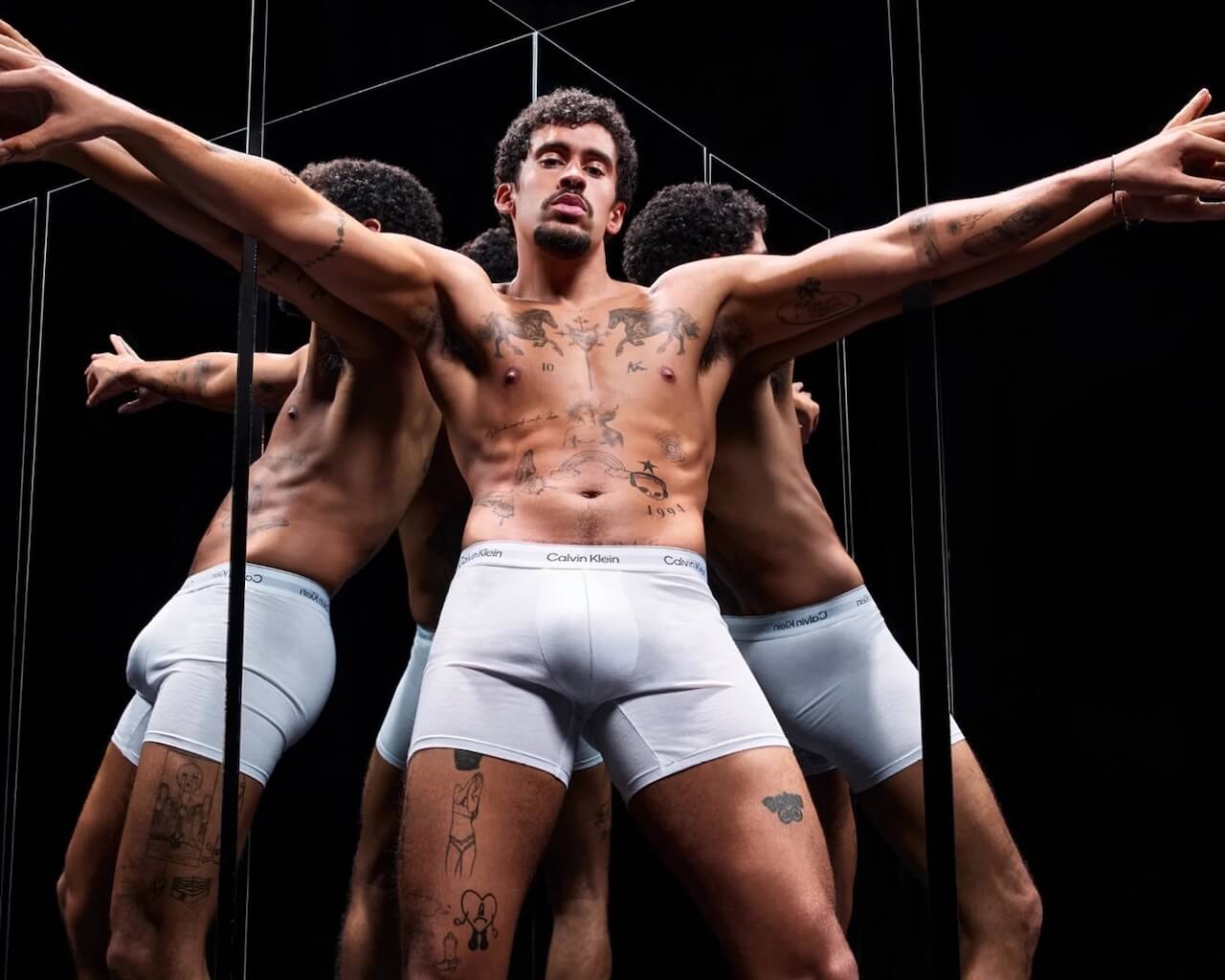 Bad Bunny superstar al Super Bowl, Turning Point USA chiama Kid Rock per uno show alternativo "anti-woke" - Bad Bunny in mutande per Calvin Klein 2 - Gay.it