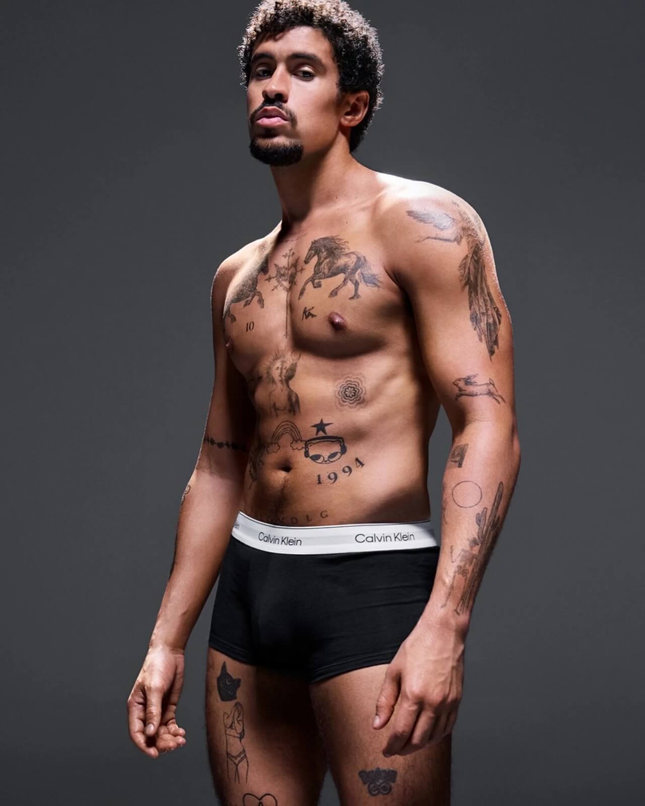 Bad Bunny in mutande per Calvin Klein fa impazzire tuttə (VIDEO) - Bad Bunny in mutande per Calvin Klein 4 - Gay.it