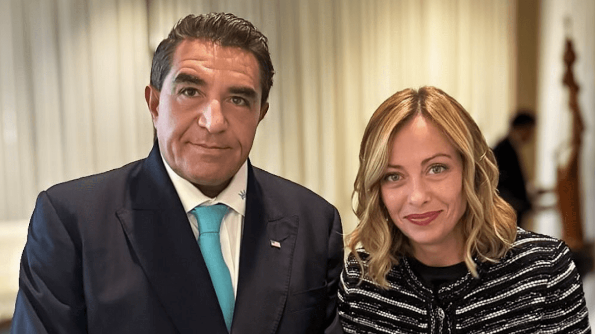 Chi è Paolo Zampolli, inviato Speciale di Trump in Italia: "I trans stiano nella moda, a fare quelle cose da fr*ci" - Chi e Paolo Zampolli con Giorgia Meloni - Gay.it