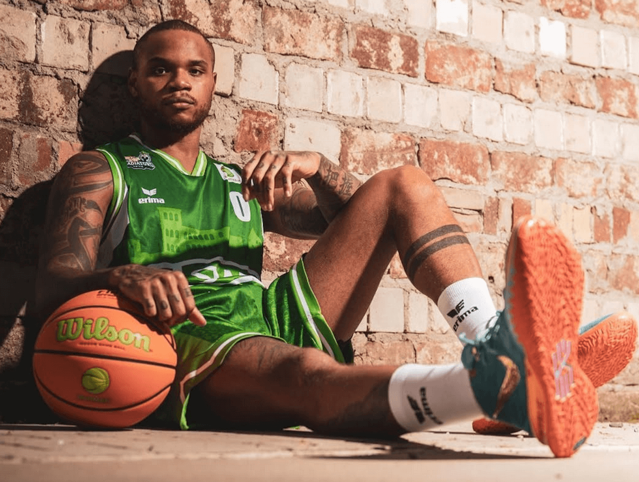 Derrick Gordon, dice addio al basket uno dei due soli cestisti americani gay dichiarati di sempre - Derrick Gordon foto - Gay.it