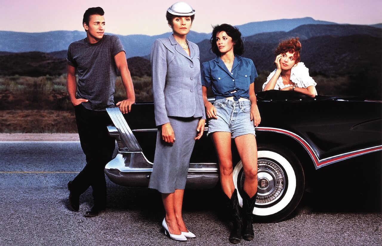 Immaginaria 2025, il Festival del cinema indipendente delle donne celebra i suoi 20 anni con Donna Deitch - Desert Hearts cast con macchina - Gay.it